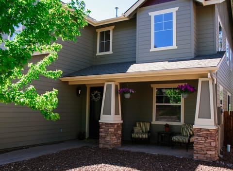 3000sqft home located in the quiet neighborhood of Ponderosa Trails
