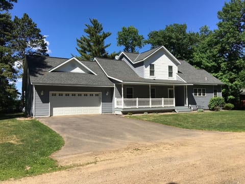 Beautiful lake home on Big Pine Lake