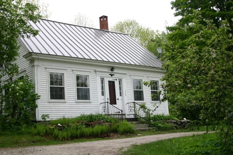 Orchard Hill Farm Front View of Classic High-Posted New England Cape