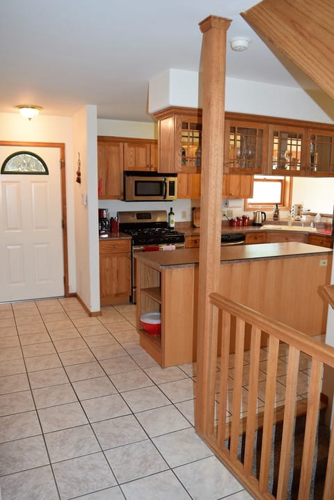 Entrance from Mud room into Kitchen