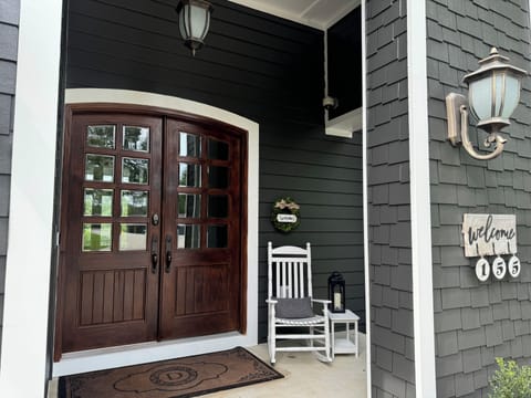 Front Exterior Entryway
After September 2024 Paint Job