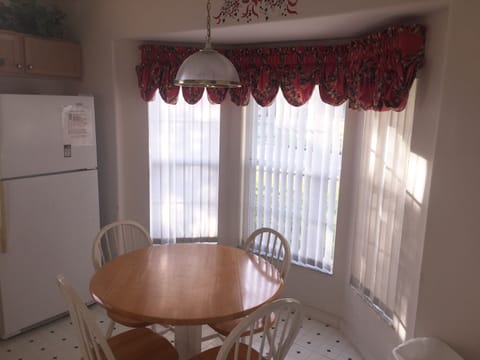 Kitchen Breakfast nook.