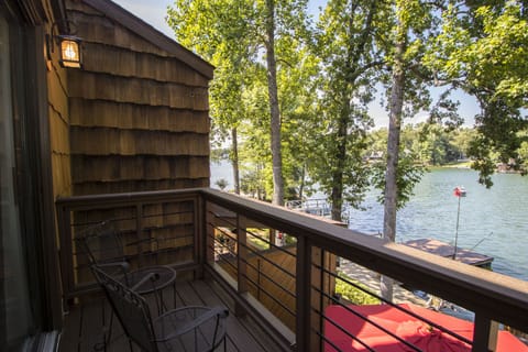 Master bedroom - private balcony 