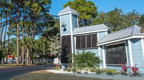 Resort Entrance (on N River Rd)