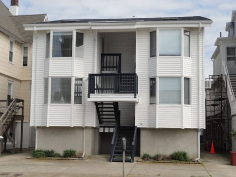 Front view of the house.