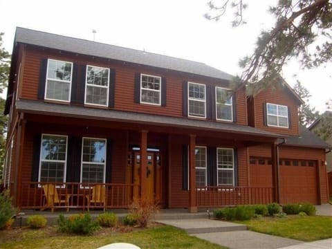 Front yard of Fresca house