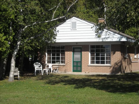 A comfortable cottage with plenty of space outdoors!