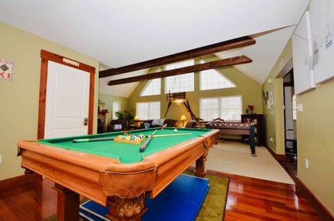 Newly Renovated 4BR/2BA, Hot Tub, Fireplace, Games and more!