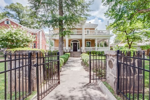 behind THIS house in Virginia Highlands