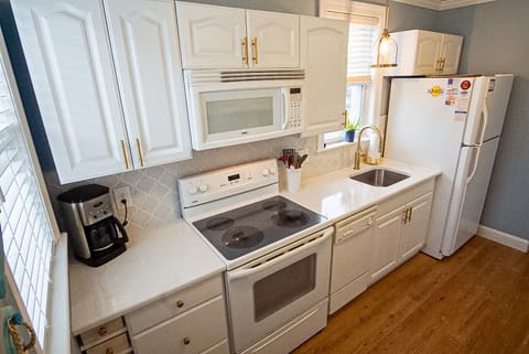 Fully equipped kitchen.