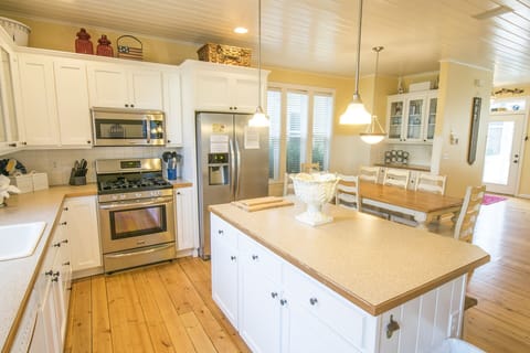 Spacious cook’s kitchen, fully stocked with everything you need to create delicious family meals and lasting memories!