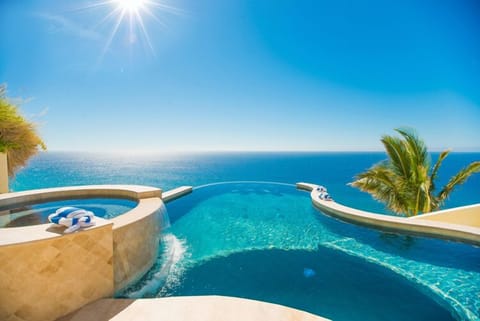 Gorgeous infinity edge pool blends in with Pacific Ocean!