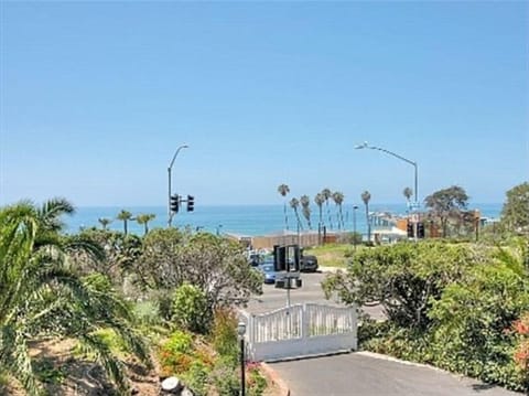 La Jolla Shores/Scripps Beach and Pier Just Across the Street