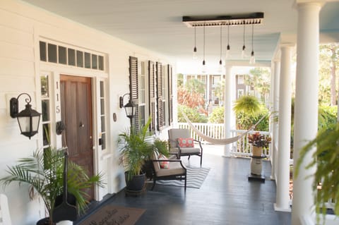 Southern porch, perfect setting for a nap. 