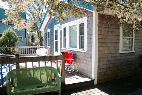 Huge wrap-around deck