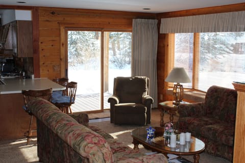 Cabin 23 - Living Room
