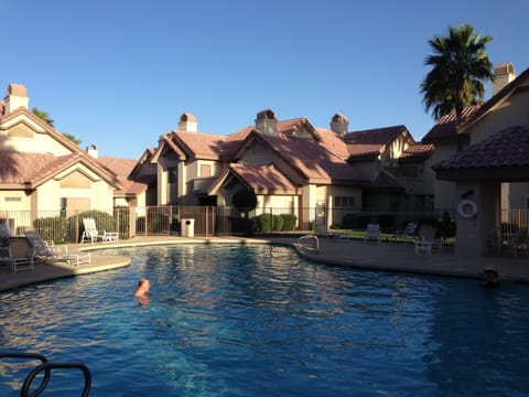 Pyramids of Palm Valley pool, hot tub, tennis, gym