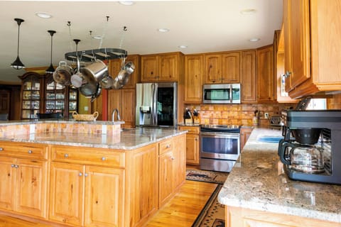 Fully equipped gourmet kitchen. 