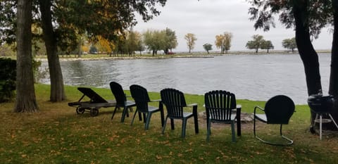 Relax along the shoreline of Egg Harbor.
