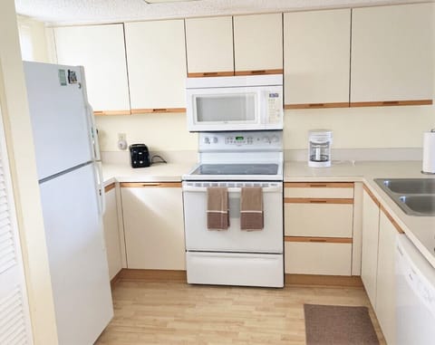Bright, clean kitchen and appliances.  Includes washer/dryer in unit.
