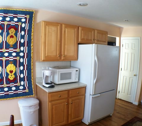 Pass through to dining room