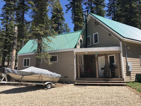 Tom's Cabin

