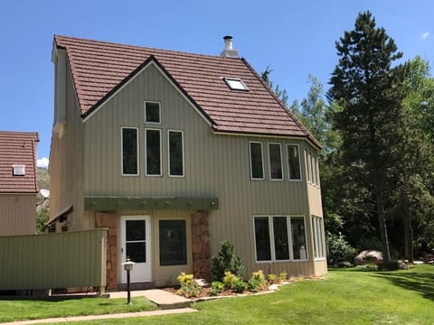 Summer view: riverfront home in the heart of Avon-private deck and grassy area