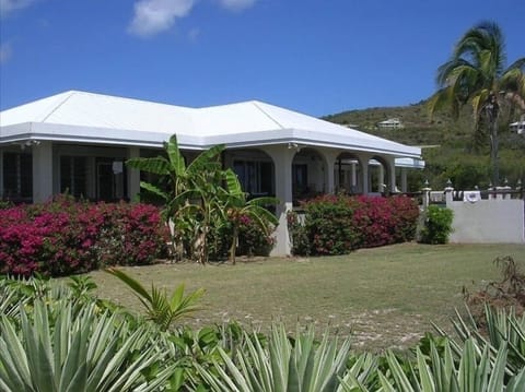 Seaside view of Breezy Beach villa