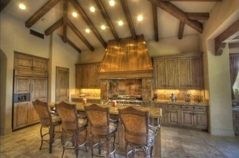 The Extra Large Kitchen is Great for Family Reunions Meetings