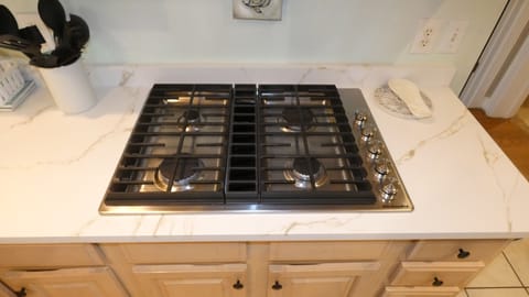Gas cooktop