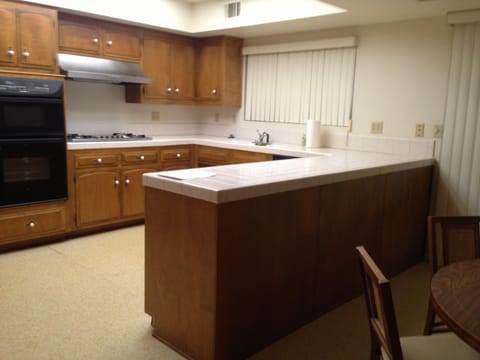 Kitchen & Dining Area