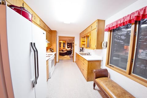 Simple but functional kitchen.