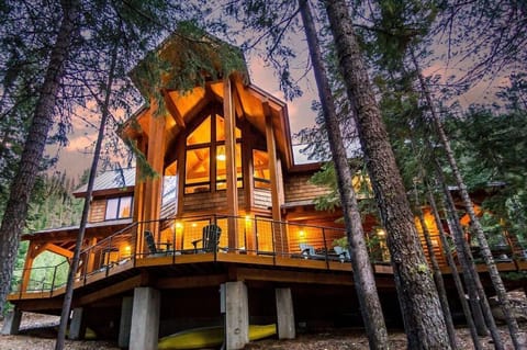 Lakeside East Cabin - architecturally spectacular!