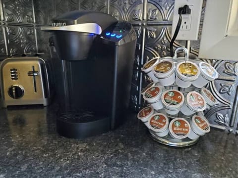 Keurig with starter carousel of pods (variety)