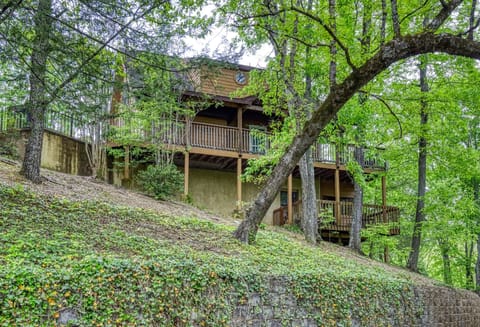 Pigeon Forge Cabin - Mountain Side