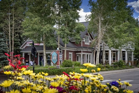 Ruby Jane on Main Street