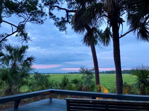 Welcome to 817 Speckled Trout

(Sunset)