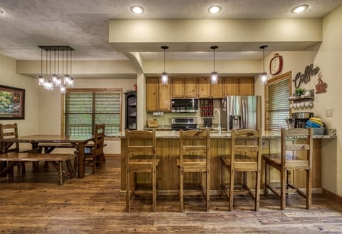 Pigeon Forge Vacation Rental "Best Time Ever" - Dining area and kitchen