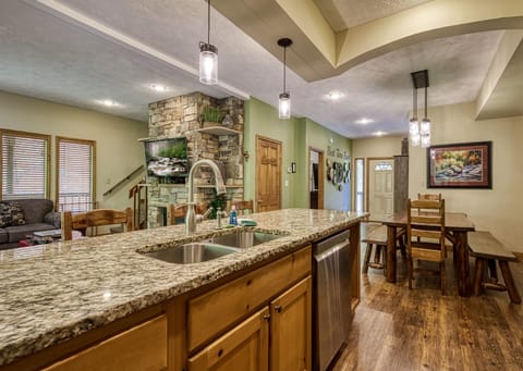 Smoky Mountain Vacation Rental "Best Time Ever" - Fully furnished kitchen with granite countertops