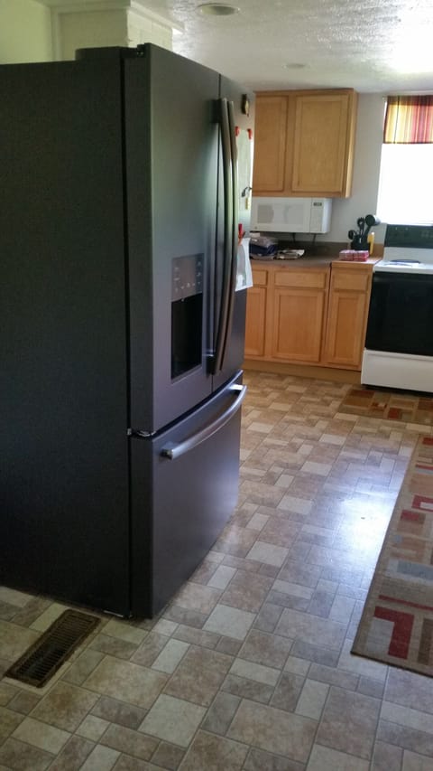 New refrigerator June 2021 with filtered water & ice maker.