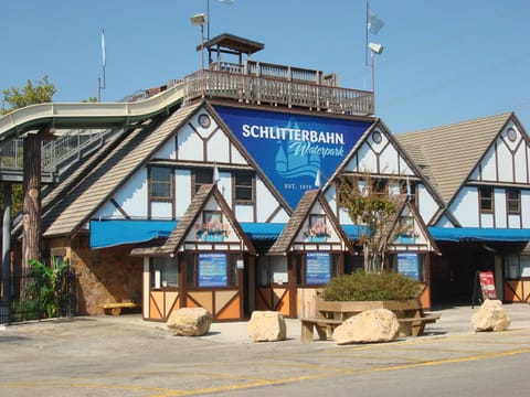 Schlitterbahn - world's largest water park - less than 15 minutes away!