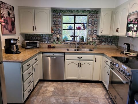 Fully equipped kitchen