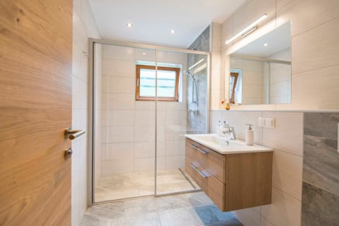 Apartment Schlossalmblick - Biohof Maurachgut Farm Stay in Bad Hofgastein