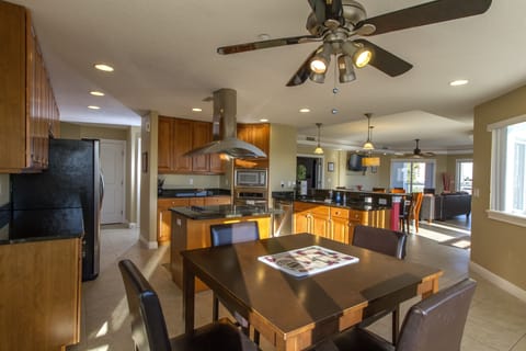 Kitchen & Breakfast Nook