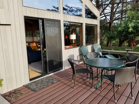 Front deck dining with gas barbeque
