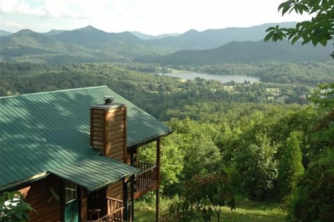 Secluded lake, mountain, sunset view, hot tub, pet friendly cabin. Paved road