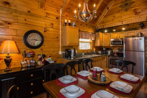 Fully equipped kitchen and dining for 10 people! 