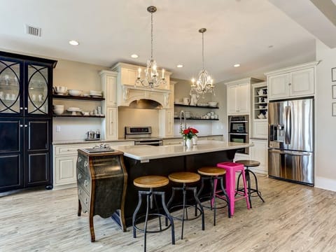 Amazing kitchen - large, spacious and superbly stocked!