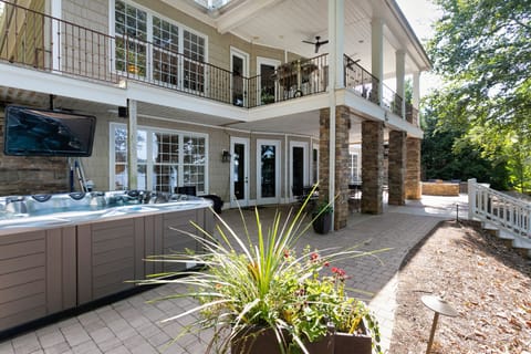 Welcome to Summer Place! Water 💦 views from 5 of 6 bedrooms.  ☀️ sunsets are 💥👍🧨