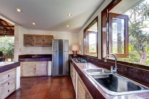 Spacious 4 Bedrooms Villa in Seminyak-Kitchen